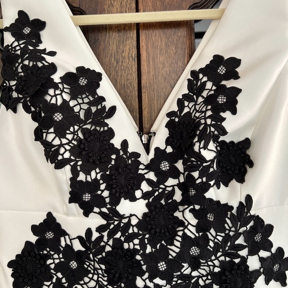 NWT Vera Wang Black & white floral appliqué dress - Picture 4 of 9